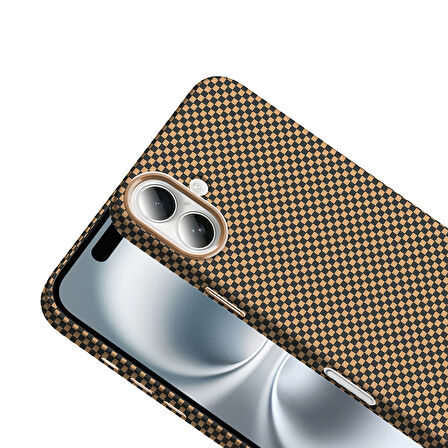 iPhone 16 Kılıf M-safe Şarj Özellikli Karbon Fiber Görünümlü Gros Kılıf Desert Titanyum