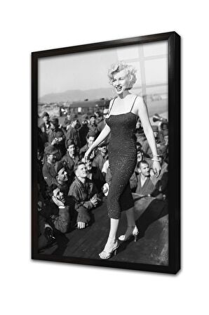 Marliyn Monroe Kalabalık Arasından Yürürken Çerçeveli Cam Tablo