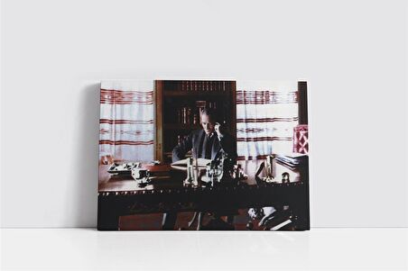 Atatürk Odasında Çalışırken