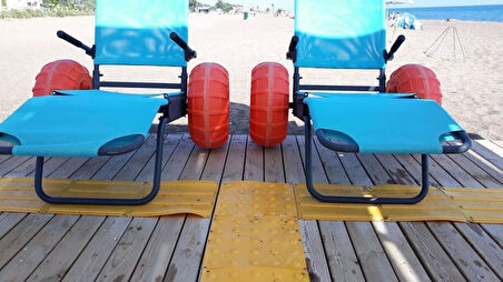 Engelli Plaj Sandalyesi | Hafif, CE Belgeli ve 2 Teker Kolçaklı Kum ve Taşlı Zeminde Rahat Kullanım