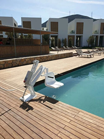 Nart Pool Engelli Havuz Asansörü | Yerli İmalat, Paslanmaz Gövde ve 150 Kg Taşıma Kapasitesi