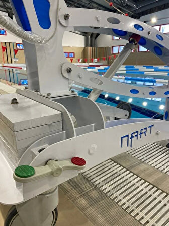 Nart Free Engelli Havuz Asansörü | Portatif, Güvenli ve Kolay Kullanım Sunan Yüzme Havuzu Erişim Cihazı