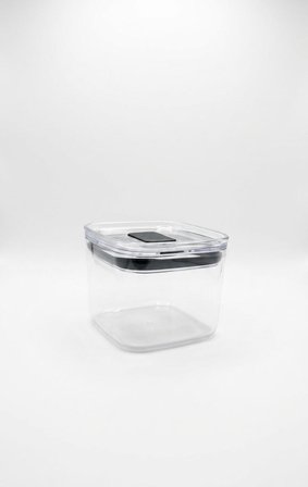 Softchef Click'n Fresh Hava Geçirmez Kare Plastik Erzak Kabı 700 ml - Vakumlu Tek Tuş Kapaklı Şeffaf Plastik Bakliyat, Un ve Şeker Saklama Kabı, BPA İçermez (10,5x10,5x9cm)