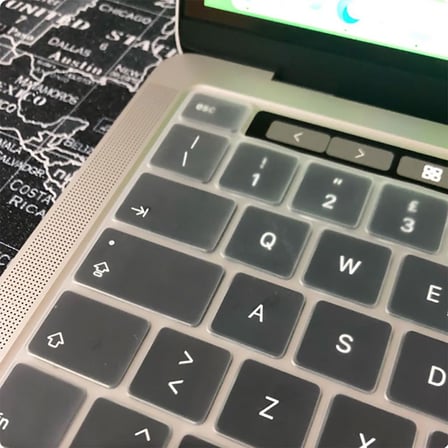 Apple Macbook Air 13.6inç M3 A3113 Klavye Koruyucu Transparan Buzlu Silikon Ped