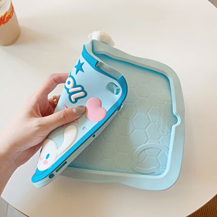 Apple iPad 11.Nesil A16 11inç/10.Nesil 10.9inç Kılıf Cute Dolls Standlı Eğlenceli 3D Karekterli Çocuk Kılıfı