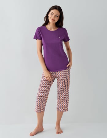 Kadın Mor Kısa Kollu Pijama Takımı – %50 Pamuk %50 Modal, Desenli Kapri Alt, Büyük Bedenleri Mevcut