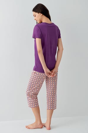 Kadın Mor Kısa Kollu Pijama Takımı – %50 Pamuk %50 Modal, Desenli Kapri Alt, Büyük Bedenleri Mevcut