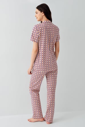 Kadın Desenli Düğmeli Gömlek Yaka Pijama Takımı – %50 Pamuk %50 Modal, Üst Kısa Kollu, Cepli Uzun Alt