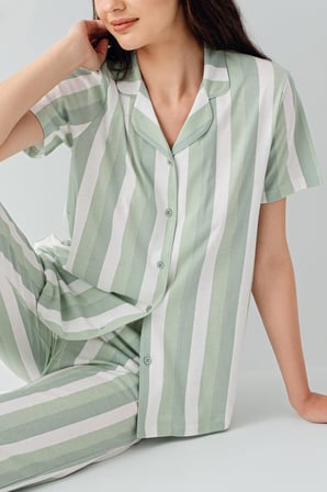 Kadın Yazlık %100 Pamuk Cepli Pijama Takımı – Kısa Kollu, Çizgili Alt, Rahat Ev Giyimi