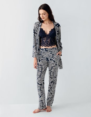 Kadın 3’lü Desenli Pijama & Ev Giyim Seti – Dantelli Bralet Sütyen , Pantolon ve Sabahlık, %50 Pamuk %50 Modal