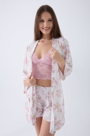 Kadın %50 Pamuk %50 Modal 3’lü Dantelli Şort Pijama & Sabahlık Seti – Hafif, Nefes Alan Ev Giyim Takımı