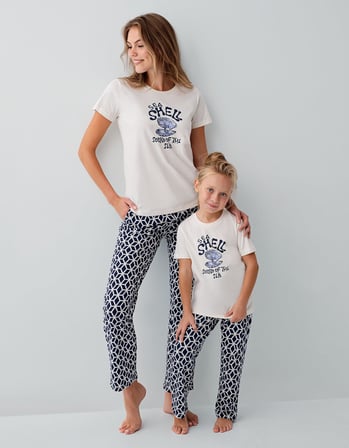 Anne baba çocuk uyumlu aile pijama takımı. %100 pamuk kumaş, yazlık rahat kesim ve modern deniz temalı tasarım