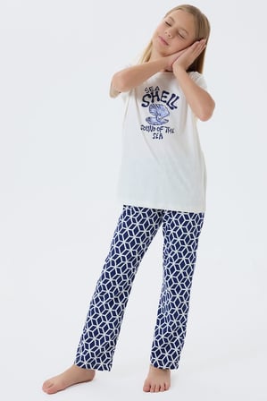 Anne baba çocuk uyumlu aile pijama takımı. %100 pamuk kumaş, yazlık rahat kesim ve modern deniz temalı tasarım