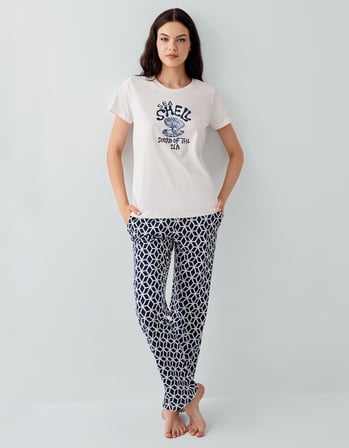 Anne baba çocuk uyumlu aile pijama takımı. %100 pamuk kumaş, yazlık rahat kesim ve modern deniz temalı tasarım
