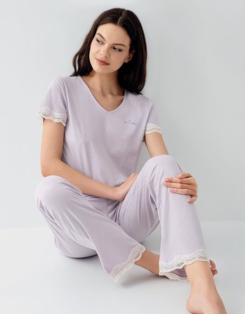 Pierre Cardin Kadın V Yakalı, Cepli, Kol Ve Paça Dantel Detaylı Kutulu Pijama Takımı – %50 Pamuk %50 Modal  Kısa Kollu, Tam Kalıp