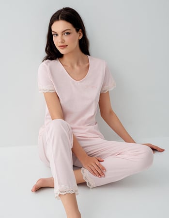Pierre Cardin Kadın V Yakalı, Cepli, Kol Ve Paça Dantel Detaylı Kutulu Pijama Takımı – %50 Pamuk %50 Modal  Kısa Kollu, Tam Kalıp