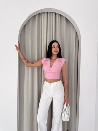Kadın Vatkalı Kolsuz V Yaka Drapeli Crop Bluz Likralı Fit - Pembe