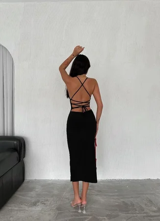 Kadın İp Askılı Sırt Dekolteli Bağlama Detaylı Yırtmaçlı Midi Elbise - Siyah
