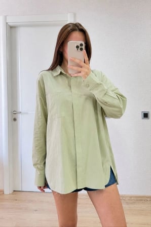 Kadın Oversize Pens Detaylı Cepli Yırtmaçlı Rahat Kalıp Poplin Gömlek - Yeşil