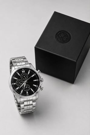 Erkek Gümüş Renk Metal Kordon Analog Kol Saati Takvim Göstergeli Siyah Kadran - Gümüş