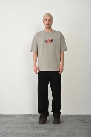 Erkek Baskılı T-Shirt Kısa Kol Bisiklet Yaka Rahat Kalıp Tişört  - Boyalı Gri