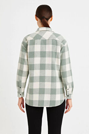 Kadın Oduncu Gömlek - Uzun Kollu, Şardonlu Kumaş, Kırmızı Beyaz Kareli Desen, Regular Fit, Çift Cepli, Manşetli Günlük Şık Stil - Su yeşili