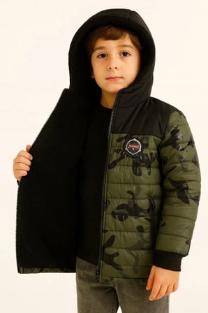 Erkek Çocuk Kamuflaj Desenli Mont İçi Sıcak Tutan Pelüş Astarlı, Kapüşonlu, Fermuarlı Kışlık Su İtici Şişme Mont - Haki