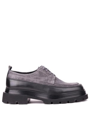 Shoetyle - Gri Hakiki Süet Bağcıklı Günlük Erkek Ayakkabı 115-K609
