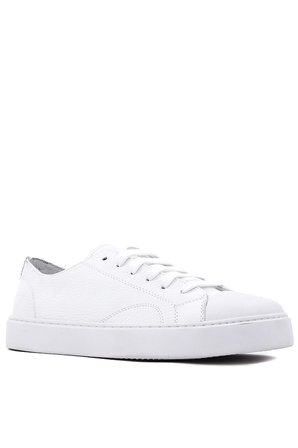 Shoetyle - Hakiki Deri Beyaz Renk Günlük Erkek Sneaker - 666-25