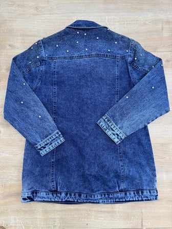 Büyük Beden Yakalı Taş Detaylı Cepli Kadın Denim Ceket
