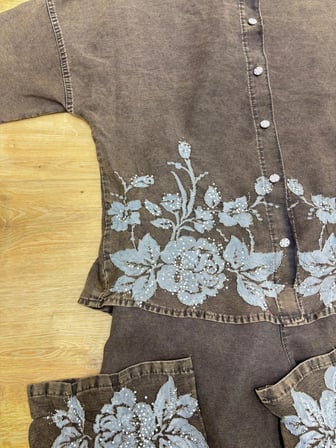 Büyük Beden Yakalı Düğmeli Kapri Kol Çiçek Desenli Bol Paça Denim Kadın İkili Takım