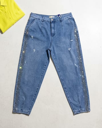 Büyük Beden Mom Kesim Yan Şerit Detaylı Denim Kadın Pantolon