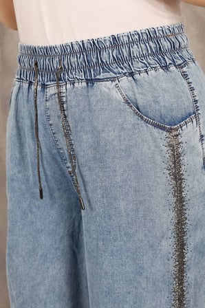 Büyük Beden Beli Lastikli Bağcıklı Yandan Taşlı Şerit Detaylı Dökümlü Tensel Kumaş Bol Paça Denim Kadın Pantolon