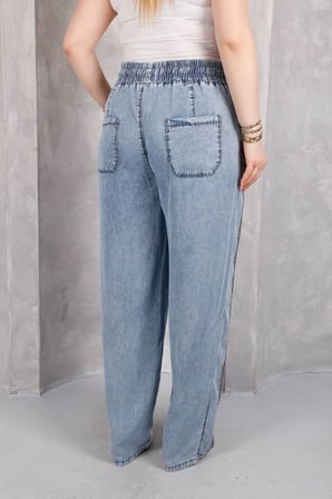 Büyük Beden Beli Lastikli Bağcıklı Yandan Taşlı Şerit Detaylı Dökümlü Tensel Kumaş Bol Paça Denim Kadın Pantolon