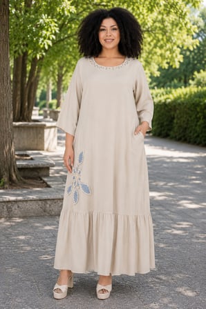 Büyük Beden Bisiklet Yaka Taş Detaylı Nakışlı Etek Ucu Fırfırlı Salaş Kesim Uzun Kadın Elbise