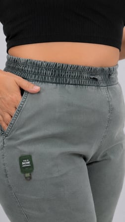 Büyük Beden Akar Kumaş Mom Lastikli Yüksek Bel Bağcıklı Paça Düğme Detaylı Kadın Pantolon