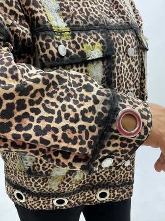 Büyük Beden Leopar Desenli Baskı Detaylı Kuşgözlü Düğmeli Kadın Ceket