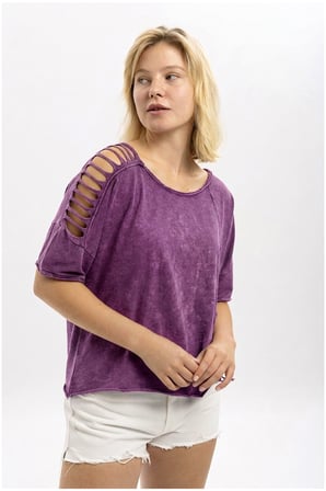Yıkamalı Omuz ve Etek Ucu Kesik Detaylı  Tişört  %100  Pamuk