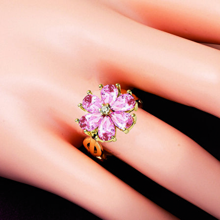 Pembe Taşlı Çiçek Altın Yüzük