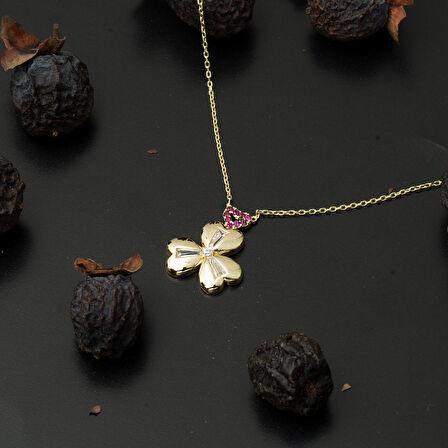 3 Kalpli Baget Taşlı Altın Kolye