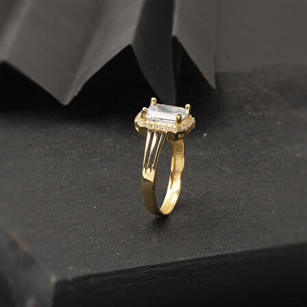 14 Ayar Altın Baget Taşlı Yüzük