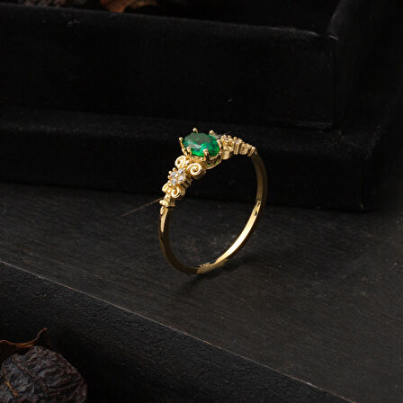 14 Ayar Çiçek Motifli Yeşil Taşlı Altın Yüzük