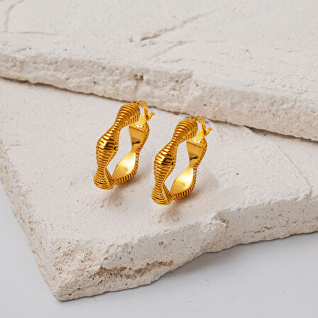 22 Ayar Altın Dalgalı Tasarım Halka Küpe