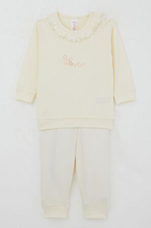 Breeze Kız Bebek Pijama Takımı Omuzdan Patlı Yaka Kısmı Fırfırlı Yazı Nakışlı 4 Ay-1 Yaş, Krem