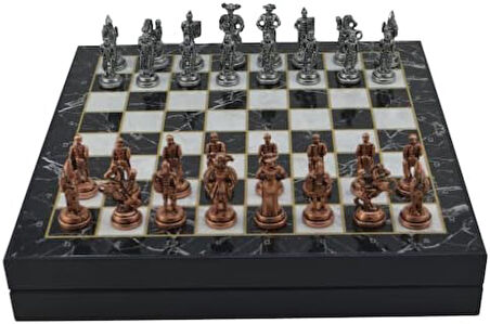 Orta Boy Metal İspanyol Satranç Takımı Antik ve Mermer Desenli Sandıklı MDF Tahtası (36x36x6 cm.)