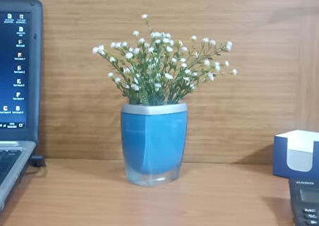 DAHİL,VAZO DAHİL,VAZODA ÇİÇEK,BEYAZ YAPAY ÇİÇEK,VAZO DEKORATİF GRİ MAVİ POLİRESİN 8X4X16CM