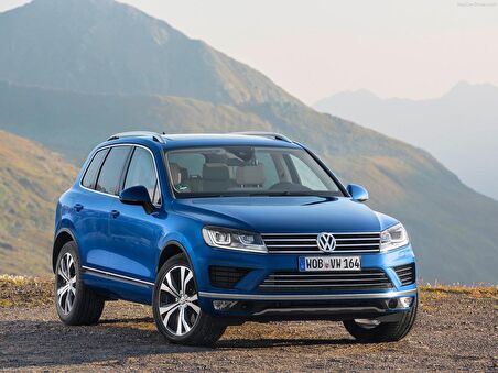 VW Touareg 2015-2018 Çakmaklık Kovanı Manşonu Kırmızı 1J0919309