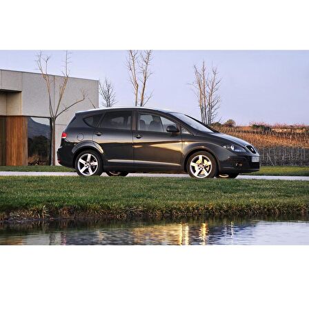 Seat Altea XL 2008-2015 Çakmaklık Kovanı Manşonu Kırmızı 1J0919309