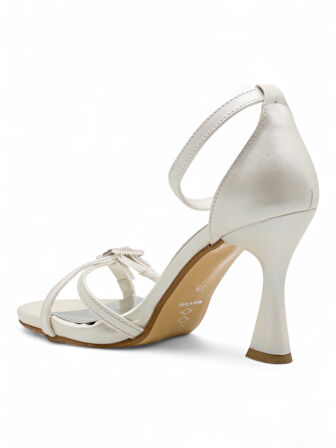 PANDORA MODA Y25.115.803 ÇAPRAZ TOKALI  KADIN TOPUKLU ABİYE SEDEF