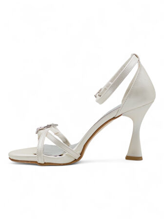 PANDORA MODA Y25.115.803 ÇAPRAZ TOKALI  KADIN TOPUKLU ABİYE SEDEF